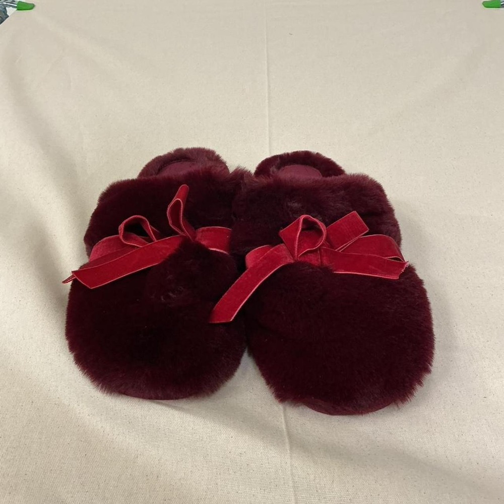 Ultra-soft fuzzy slippers